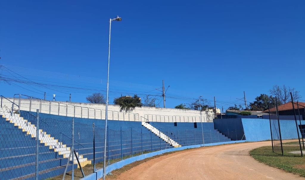 Prefeitura promove modernização da iluminação da pista de atletismo em Atibaia