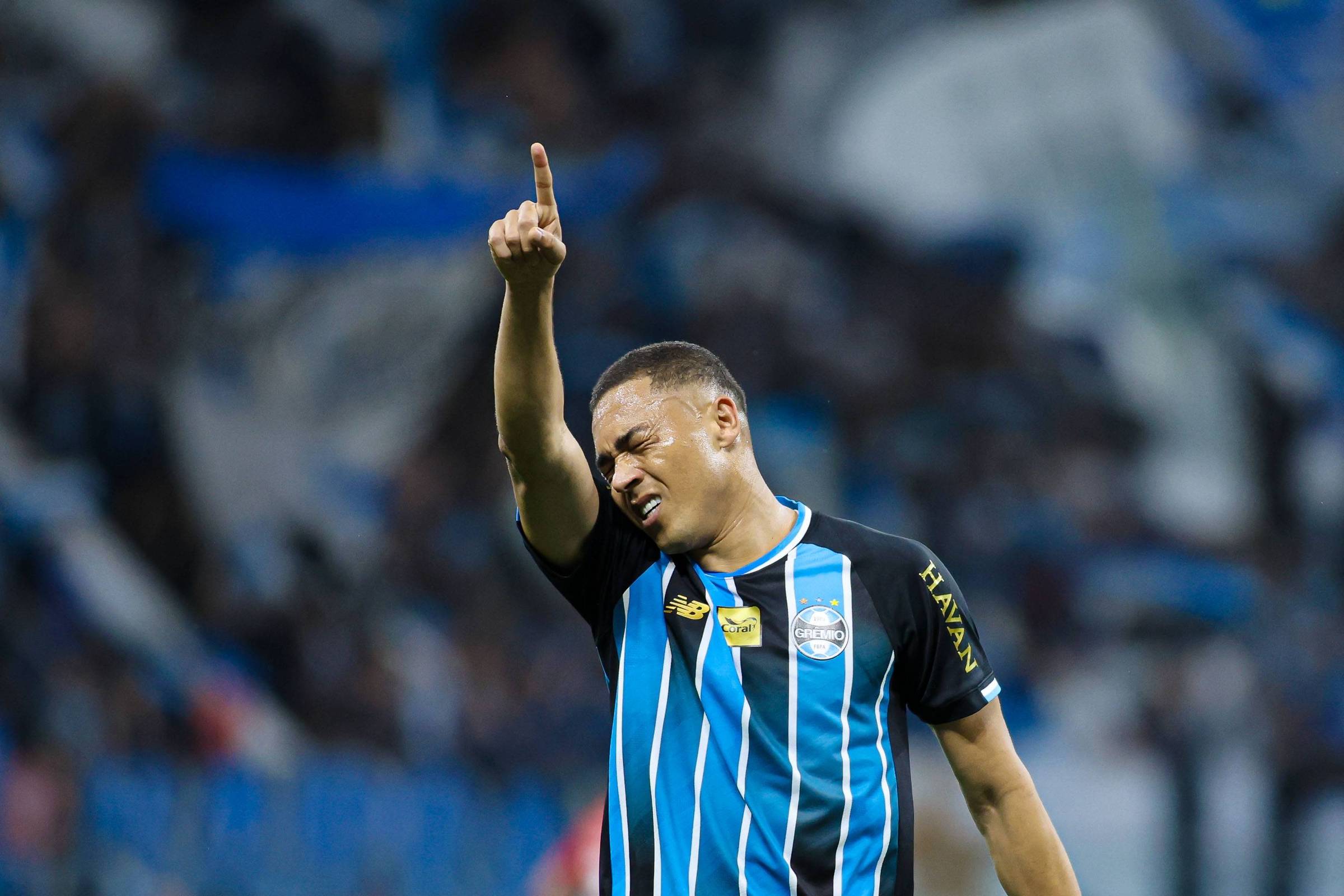 Grêmio se impõe sobre o Internacional e fica com última vaga nas semifinais