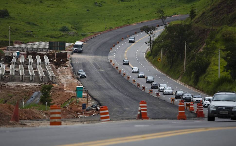 Tamoios espera 158 mil veículos para feriado da Independência; veja horários de pico