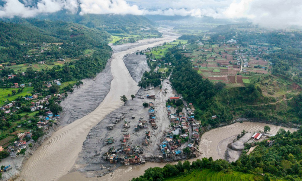Duas pessoas são resgatadas no Nepal 10 dias após enchentes