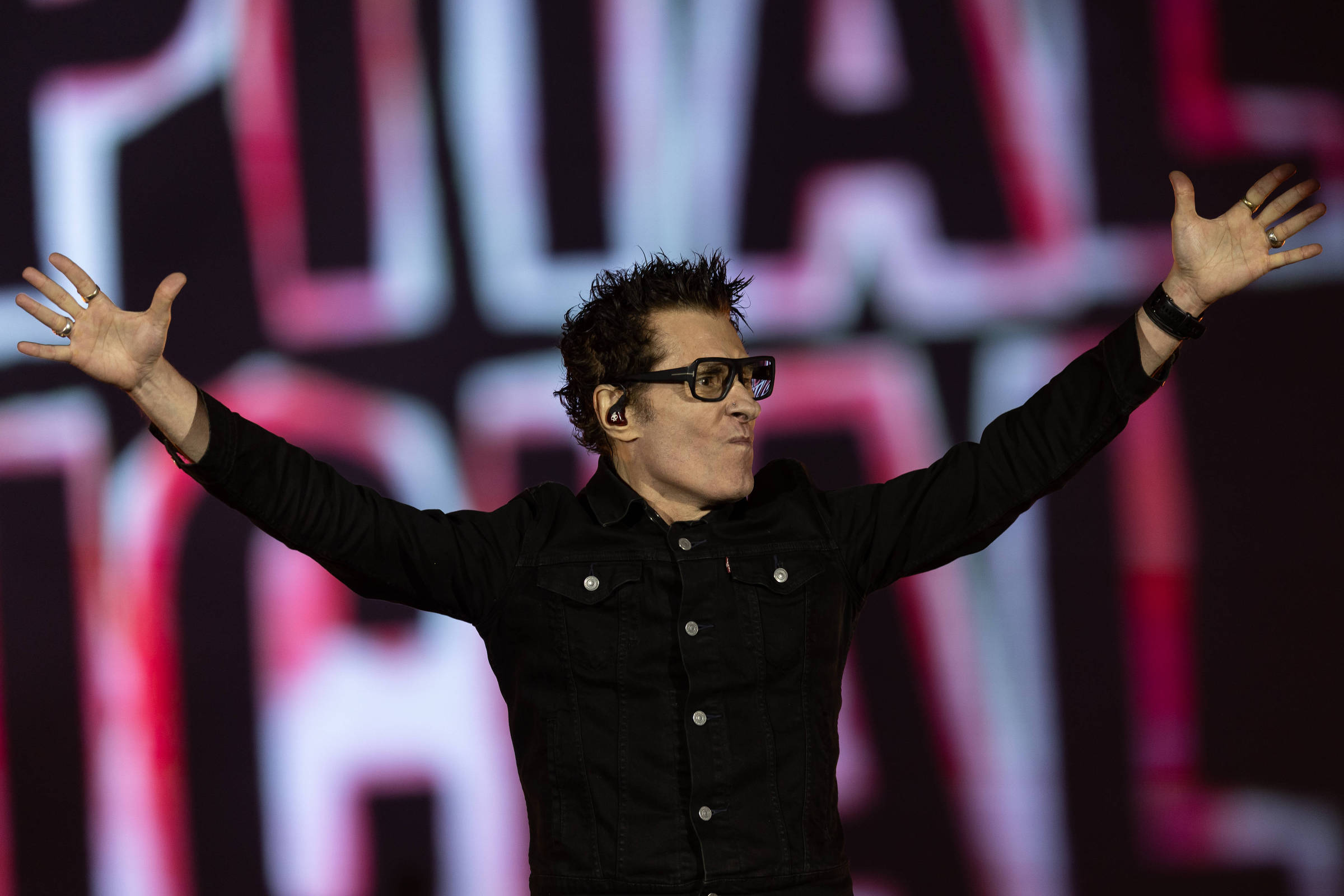 Com falhas no som, Capital Inicial canta com Dado Villa-Lobos no Rock in Rio