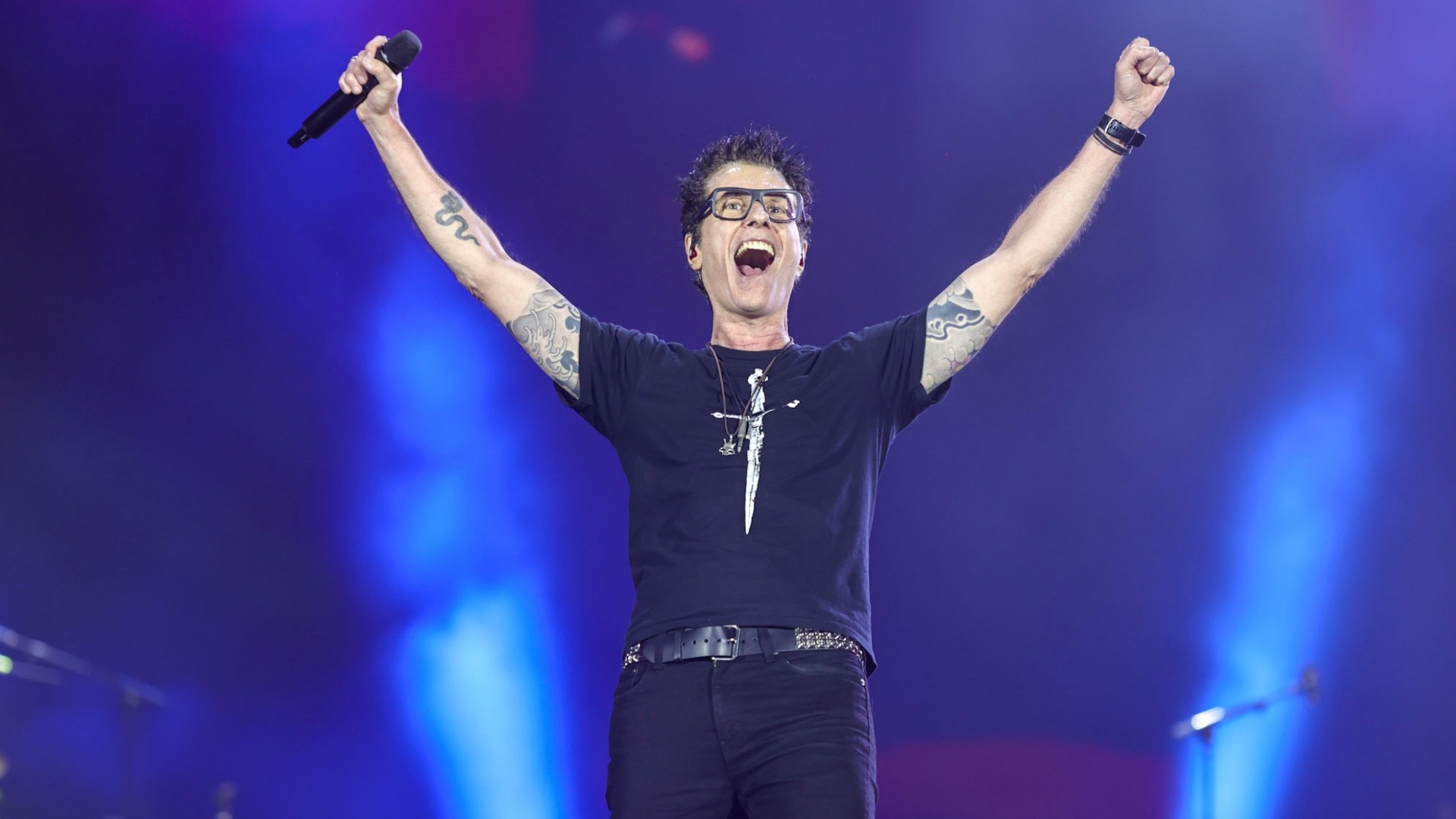 Dinho manda recado a ministros e políticos antes de tocar 'Que país é este' no Rock in Rio