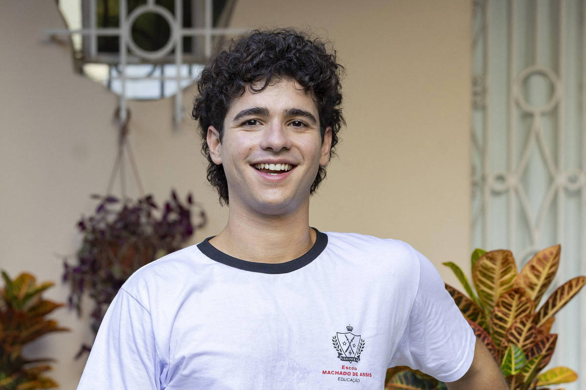 João Victor Gonçalves, ator de 'Quem Ama Cuida', é hostilizado na rua