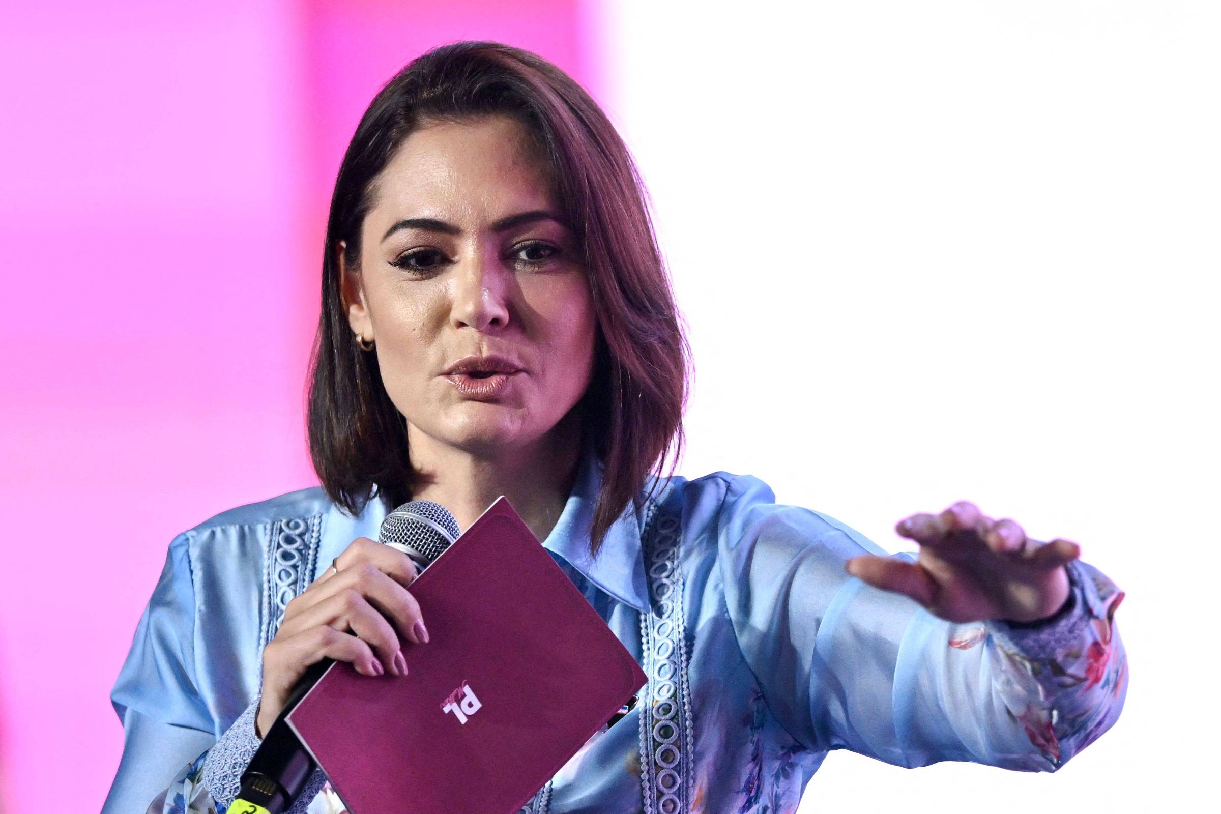 Michelle Bolsonaro chama Mendonça de 'ungido do Senhor' em meio a crise no STF
