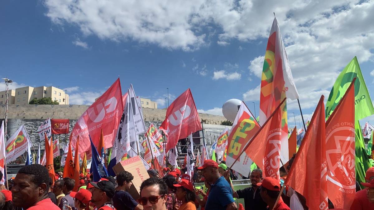 Orientação sobre materiais de campanha de Lula chega às centrais a menos de 30 dias da eleição