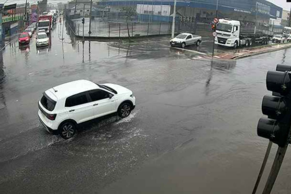 Volume de chuva em Santos supera o dobro da média histórica de setembro; veja
