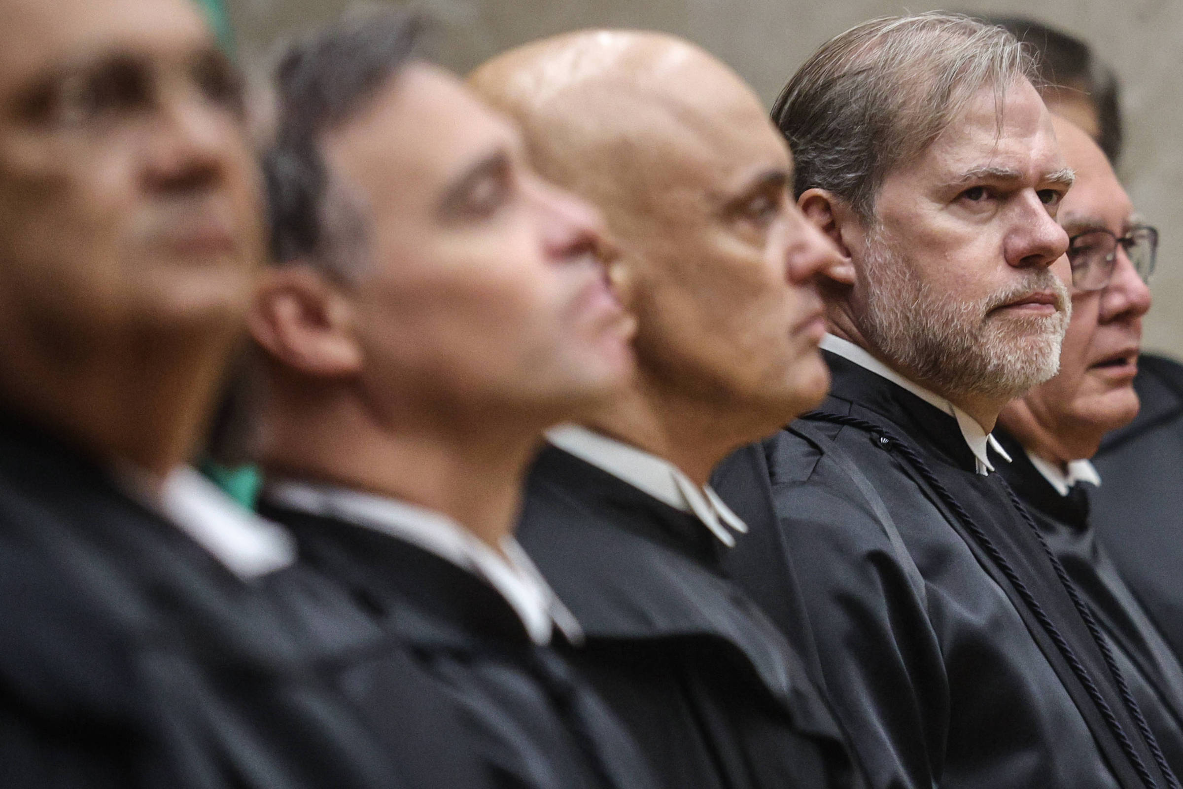 Entidade de advogados defende sessão do STF e diz que decisões colegiadas fortalecem a corte