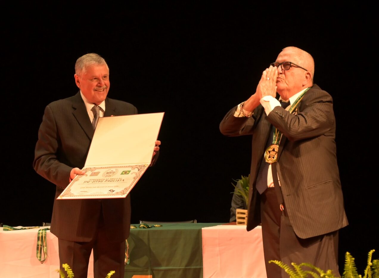 Gran-Mestre Rezende é homenageado pela trajetória de 77 anos dedicada ao jiu-jítsu