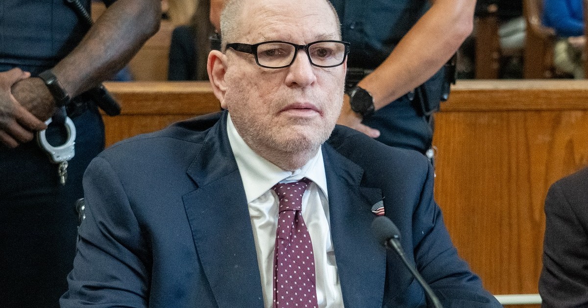 Harvey Weinstein é condenado a 15 anos de prisão por agressão sexual