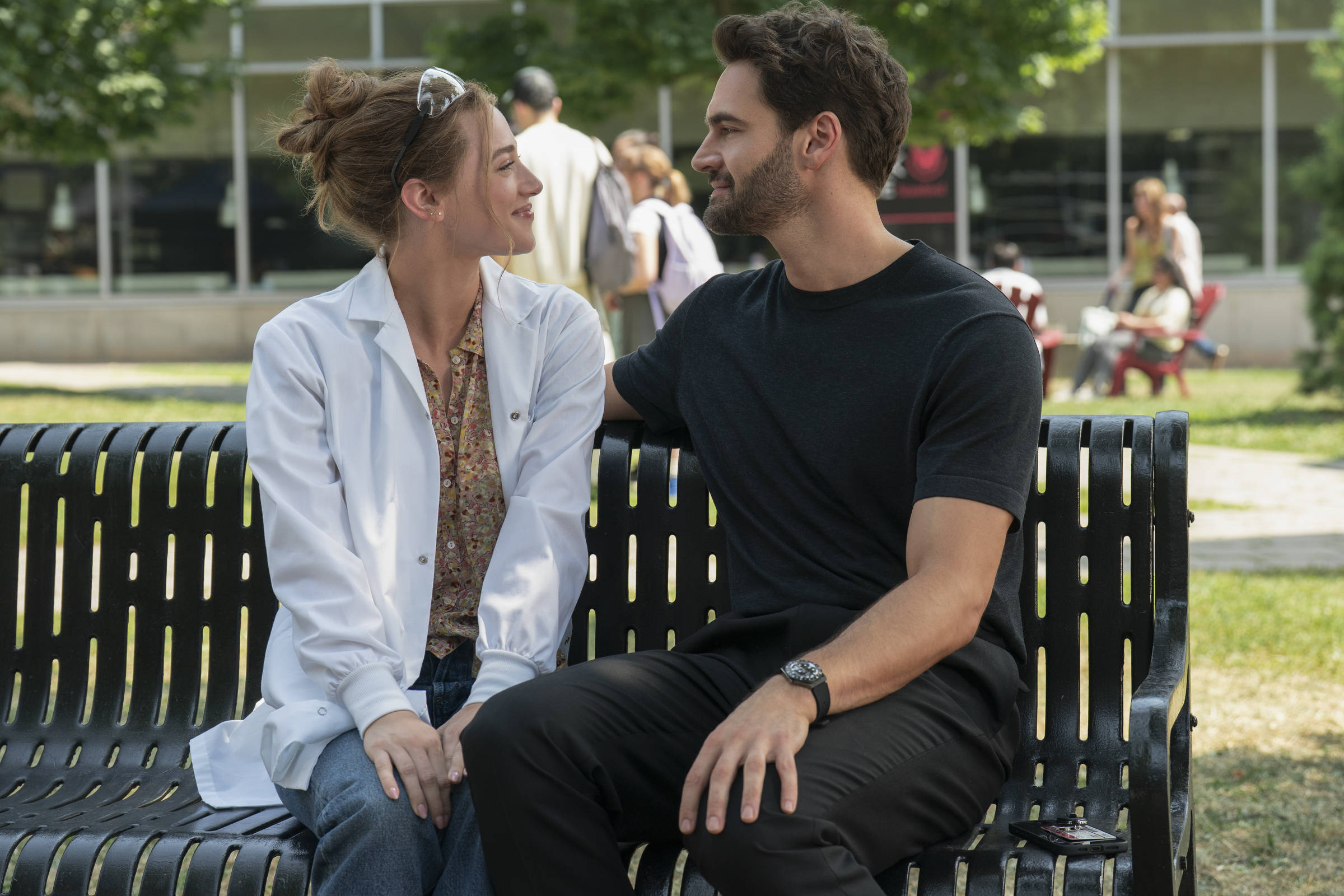 Com 'A Hipótese do Amor', Prime Video continua aposta em hits entre jovens adultos