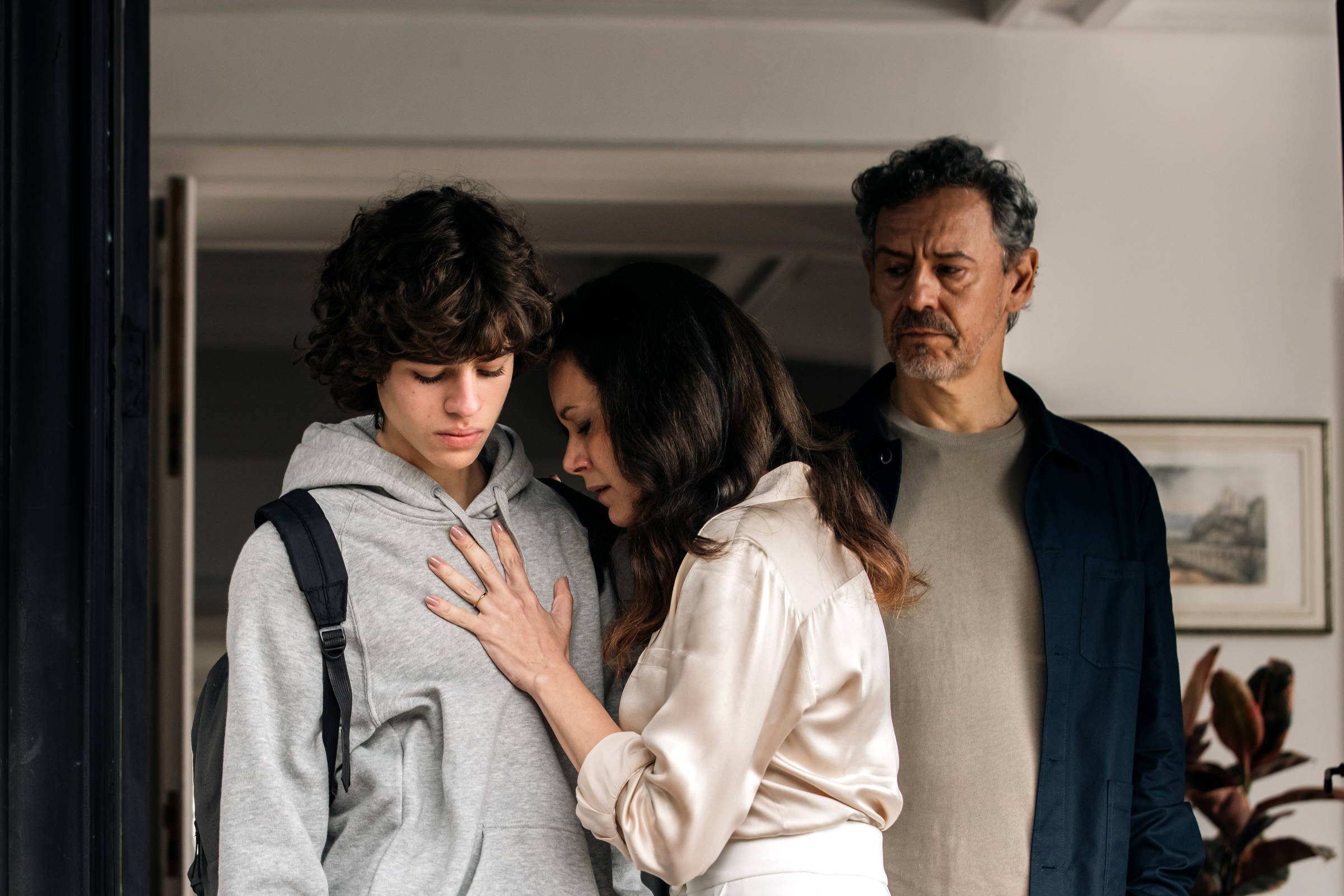 Conformismo formal limita drama ético do filme 'Precisamos Falar'