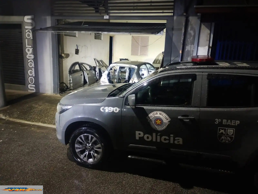 BAEP aborda trio na Dutra e encontra peças de veículos com registro de furto em São José