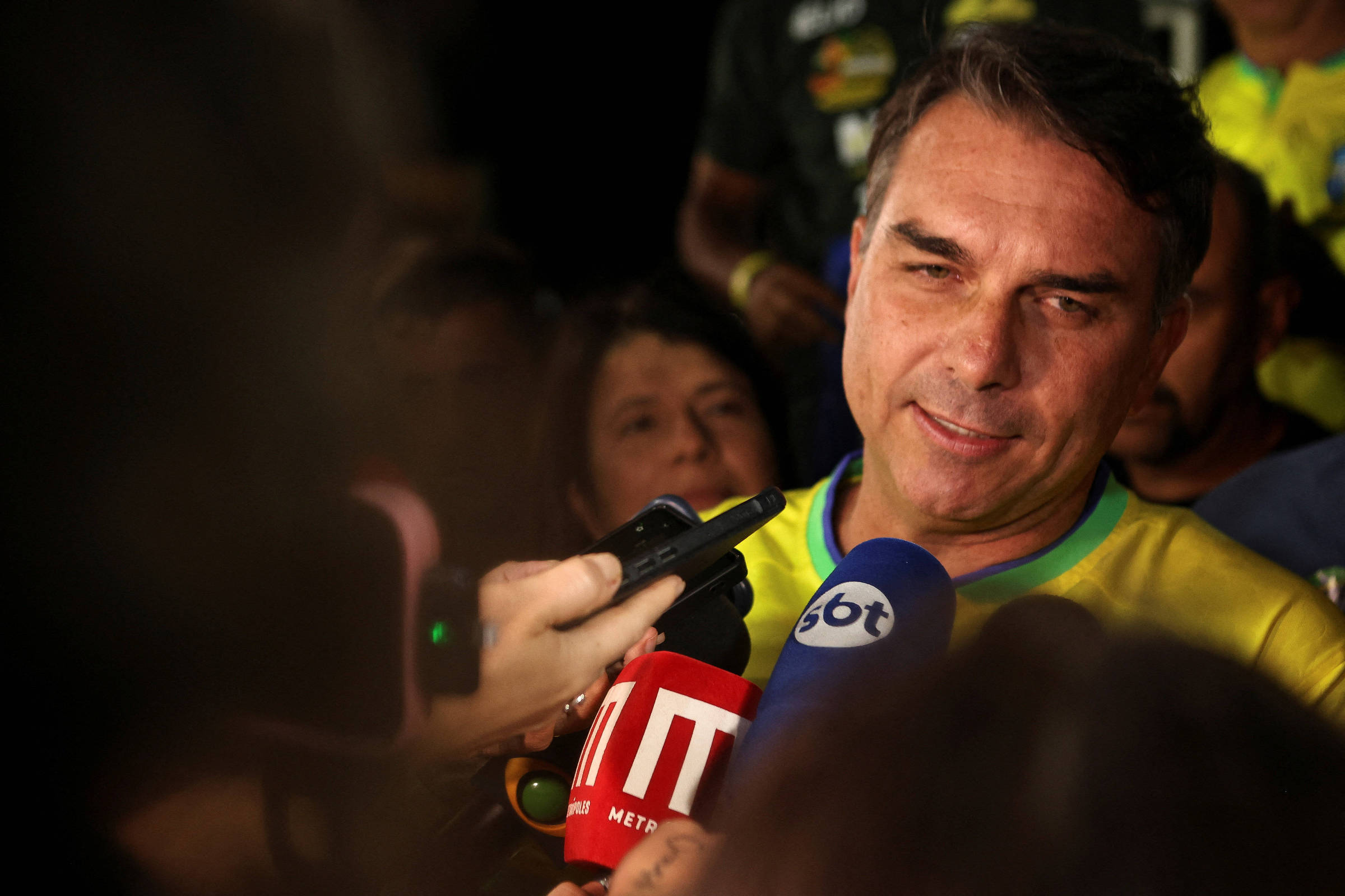 TSE manda Instagram retirar vídeo que associa Flávio Bolsonaro ao Master