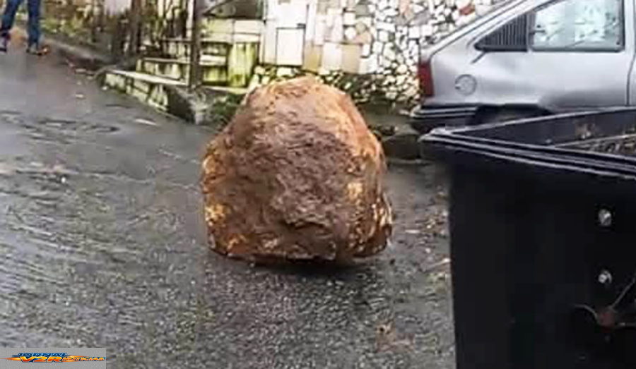 Pedra se desprende de encosta e assusta moradores no Morro São Bento, em Santos