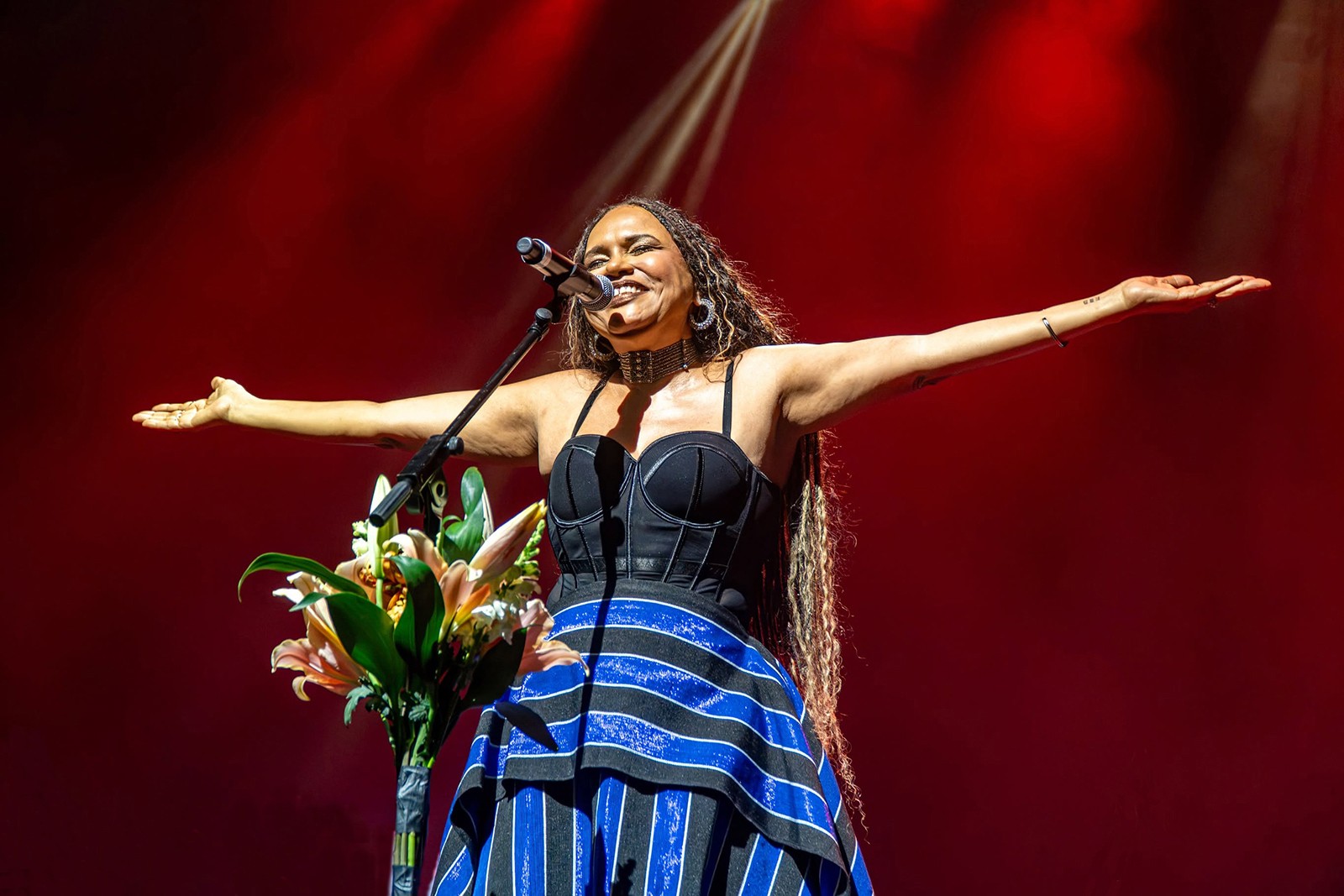 Teresa Cristina firma a assinatura como compositora em 'Tudo que eu tenho', show de roteiro inteiramente autoral