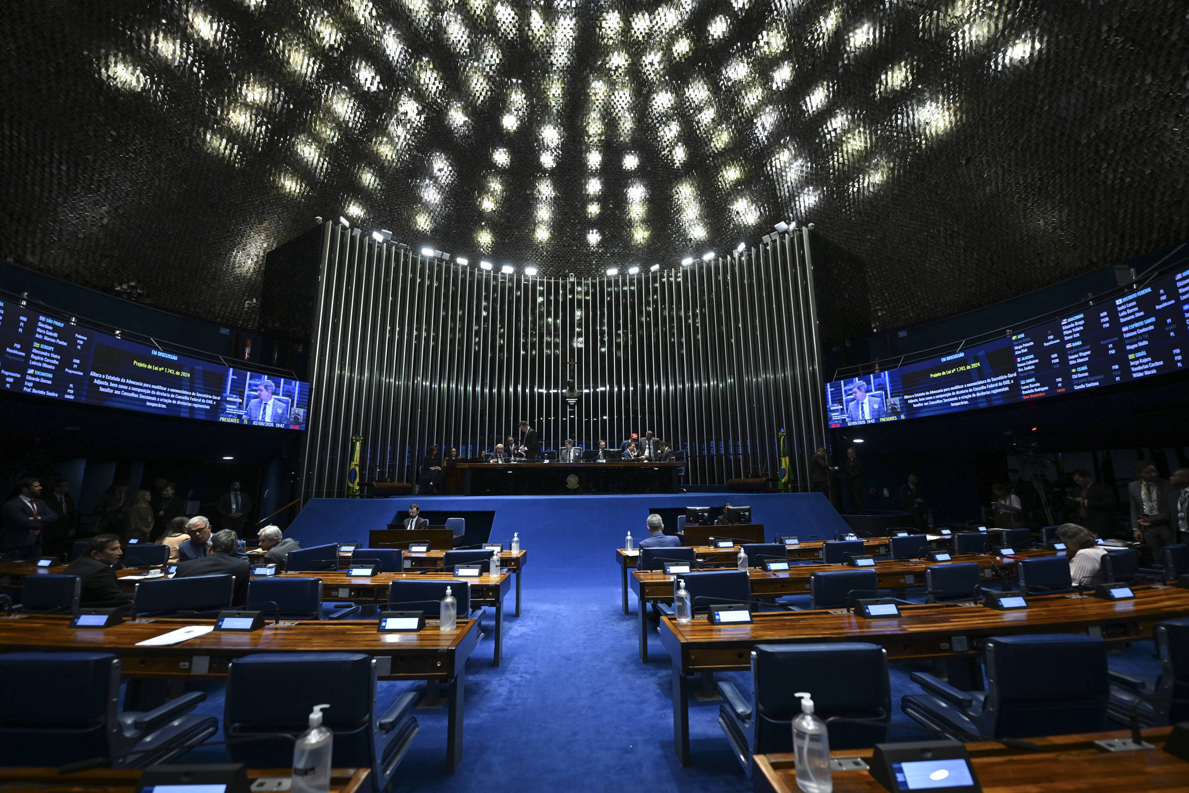Suplentes sem voto evocam herança da ditadura no Senado