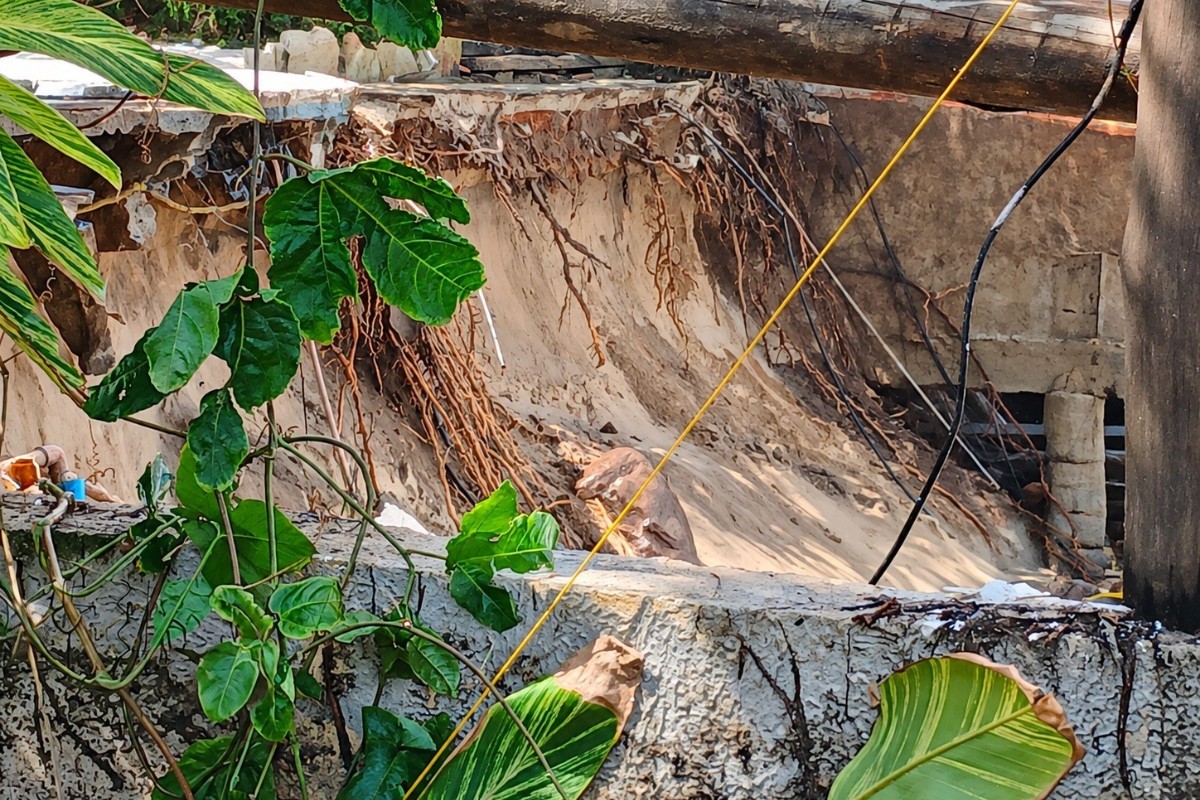 VÍDEO: Mar agitado causa estragos em São Sebastião e derruba estruturas na Praia de Maresias