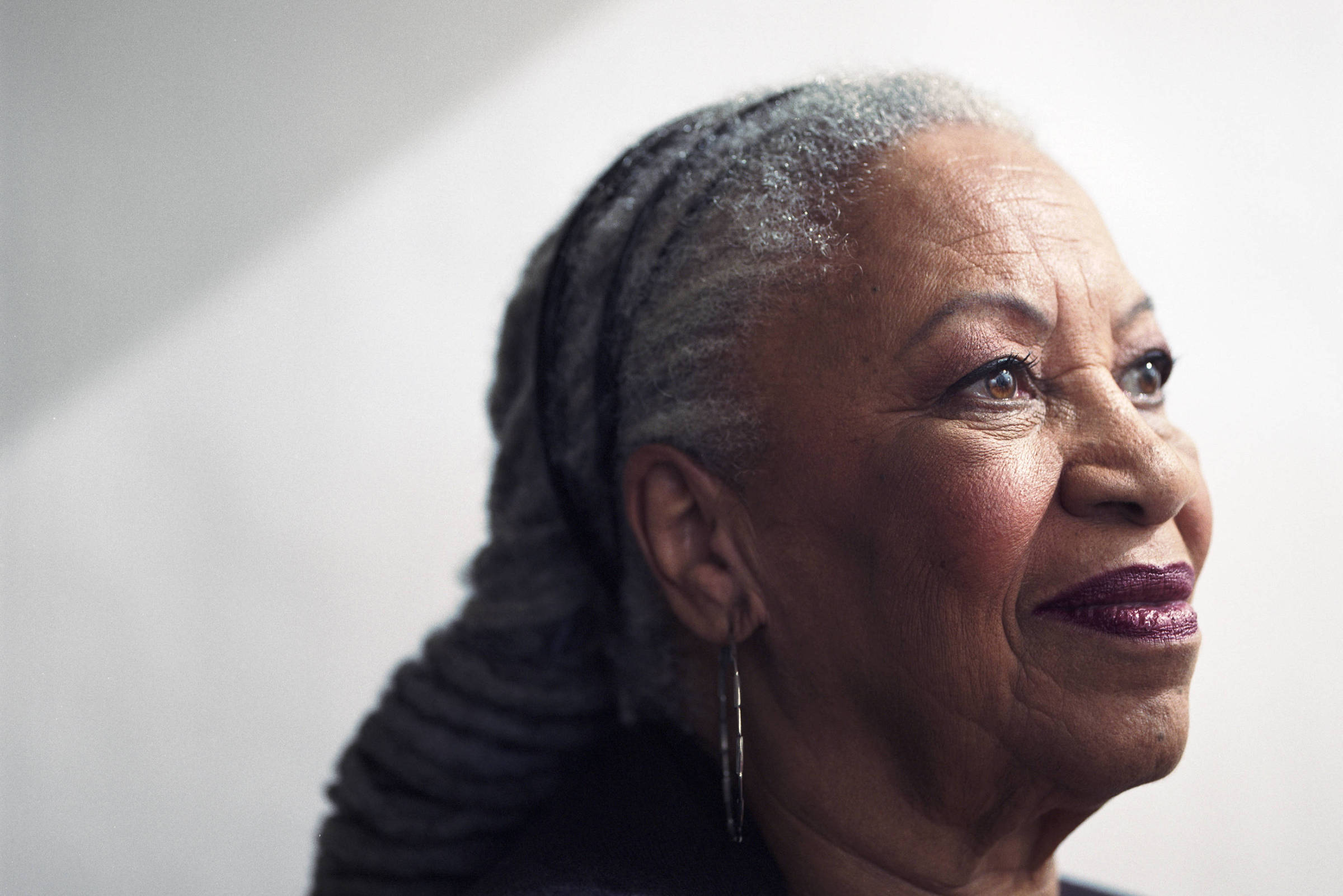 Biografias de Toni Morrison e Frank Miller vão sair no Brasil em novembro