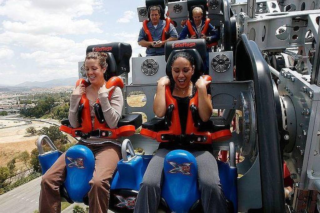 As denúncias de lesão cerebral que fizeram parque Six Flags fechar montanha-russa X2 na Califórnia