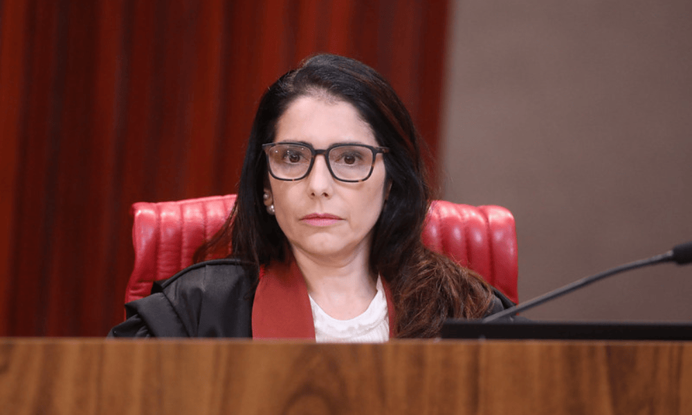 Ministra do TSE que vetou púlpito vazio em debate já declarou voto em Lula; assista