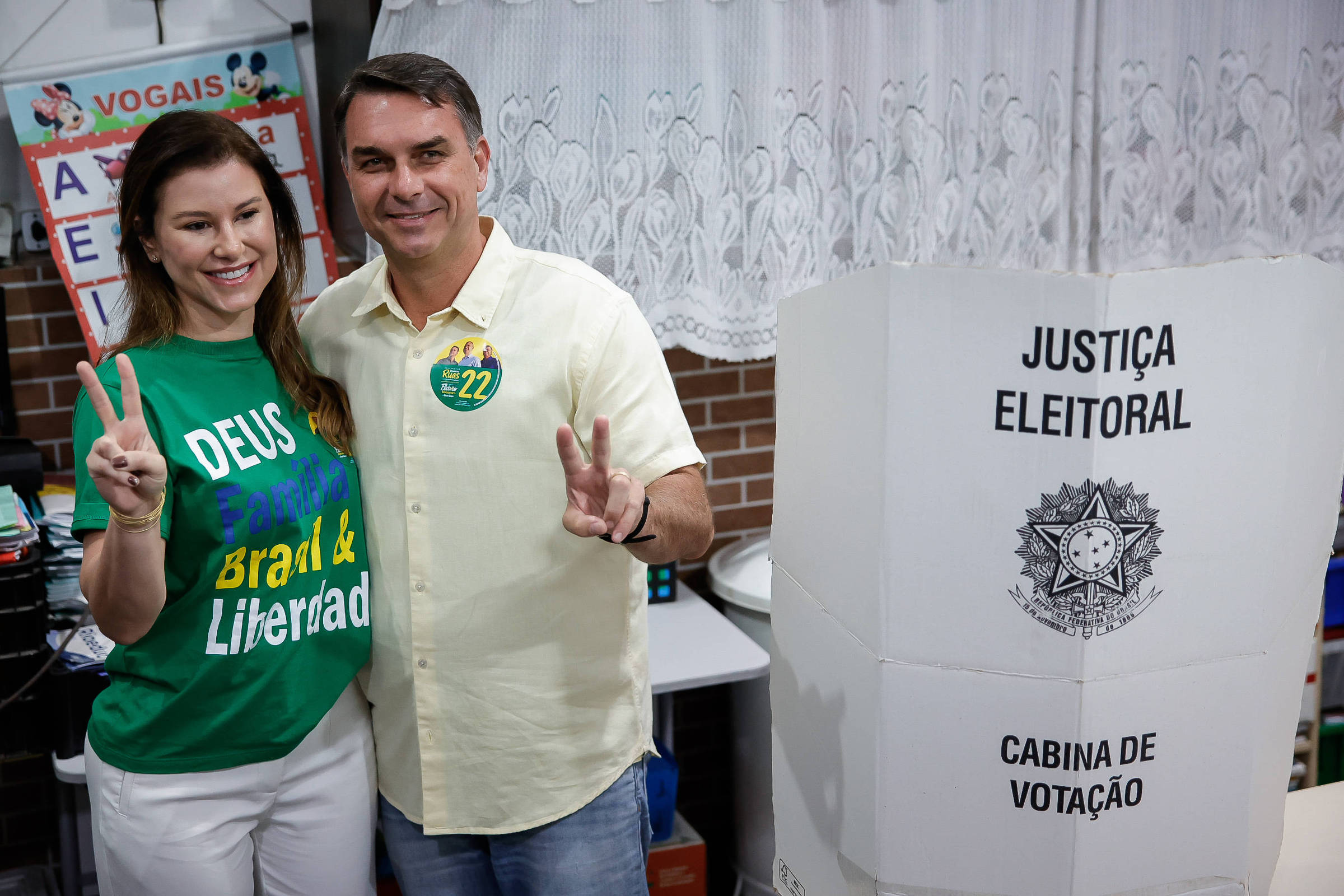 Flávio Bolsonaro diz confiar em 'voto de revolta' no primeiro turno