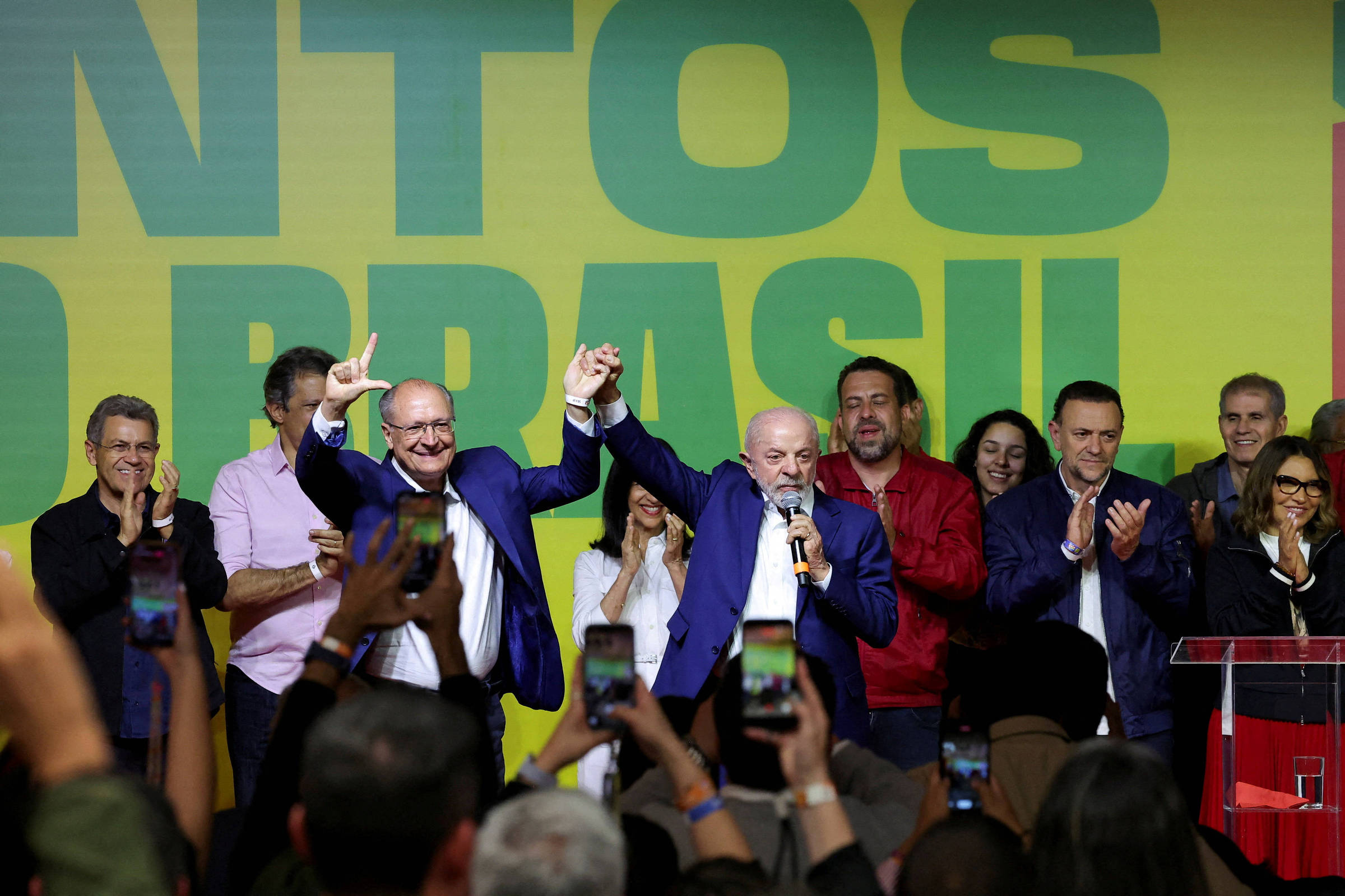 Lula reforça no 2º turno discurso de que vitória de Flávio fará família Bolsonaro se perpetuar no poder