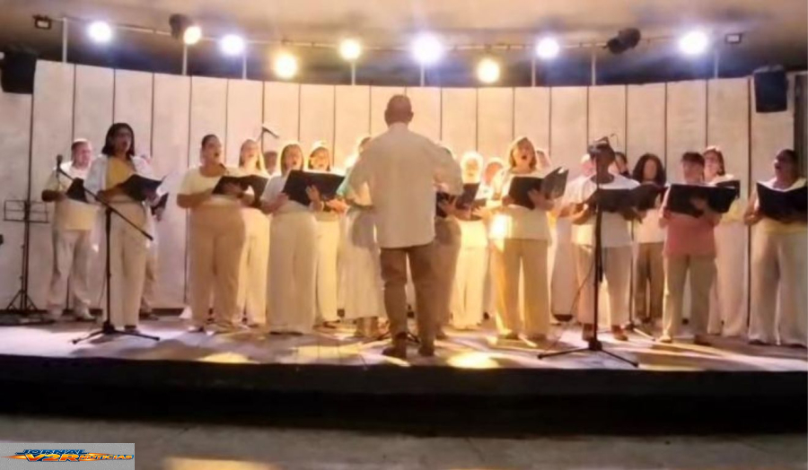 Coral Municipal de Santos transforma o Teatro Braz Cubas em palco para uma noite dedicada ao forró