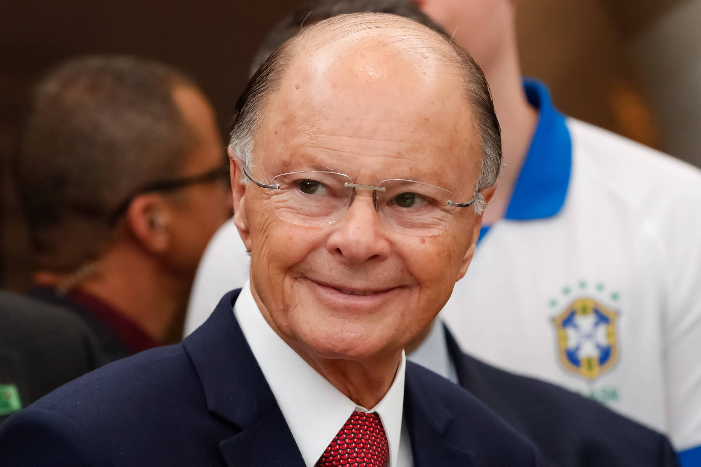 Igreja Universal muda postura histórica e evita falar de eleição na televisão