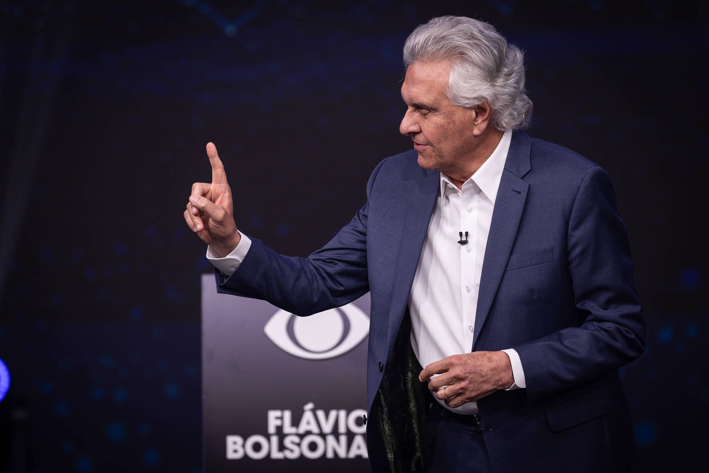 Caiado confirma apoio a Flávio Bolsonaro no 2º turno em ato com governadores reeleitos