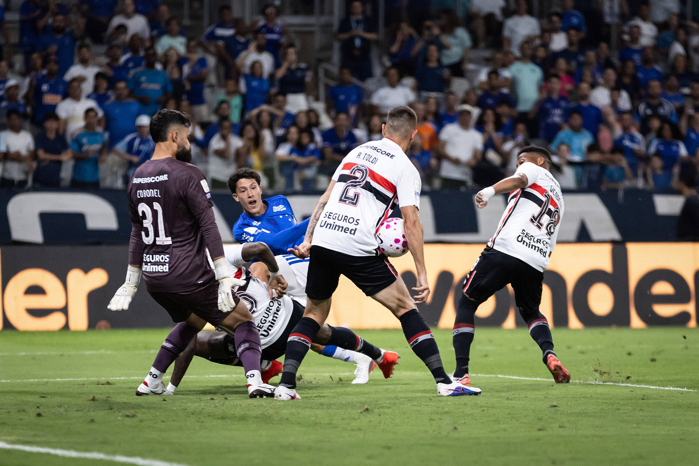 São Paulo perde no Mineirão, e Cruzeiro salta para o quarto lugar no Brasileiro