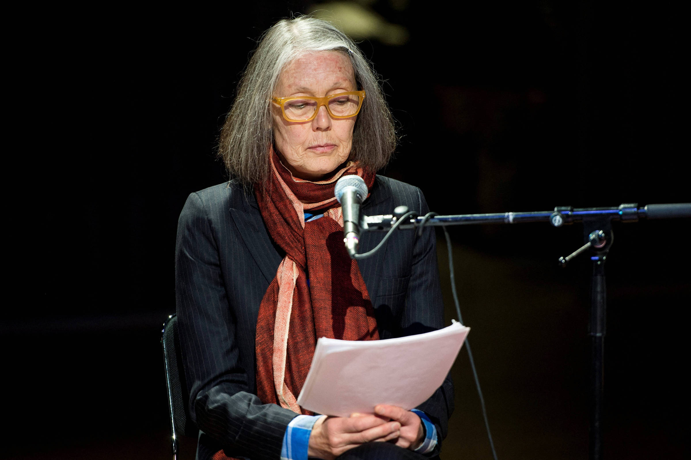 'Se a prosa é uma casa, a poesia é um homem em chamas', disse Anne Carson
