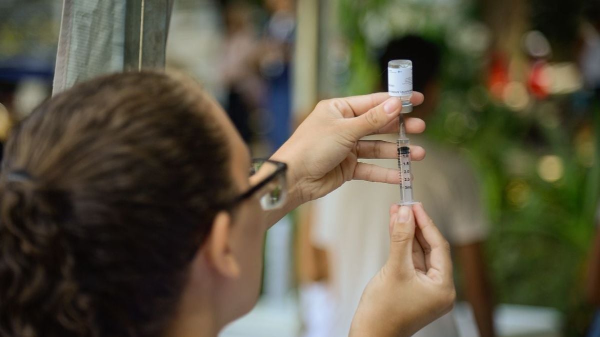 Baixada Santista libera vacina contra pneumonia para idosos de 85 anos