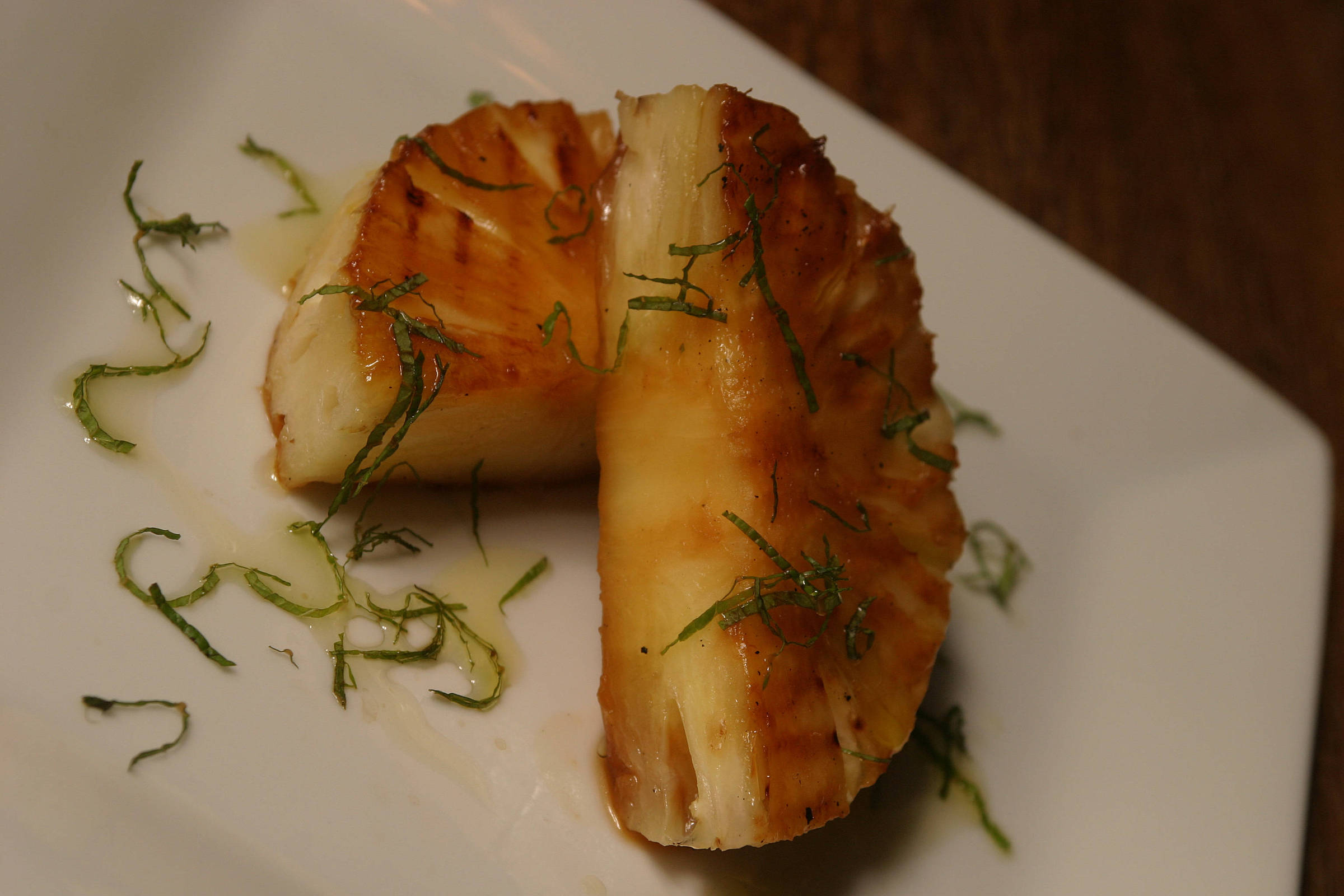 Três receitas na brasa para o Dia da Sobremesa
