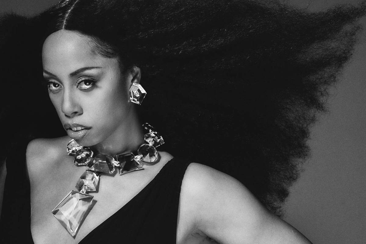 Rochelle Jordan transforma herança negra em música de pista no Zig Festival