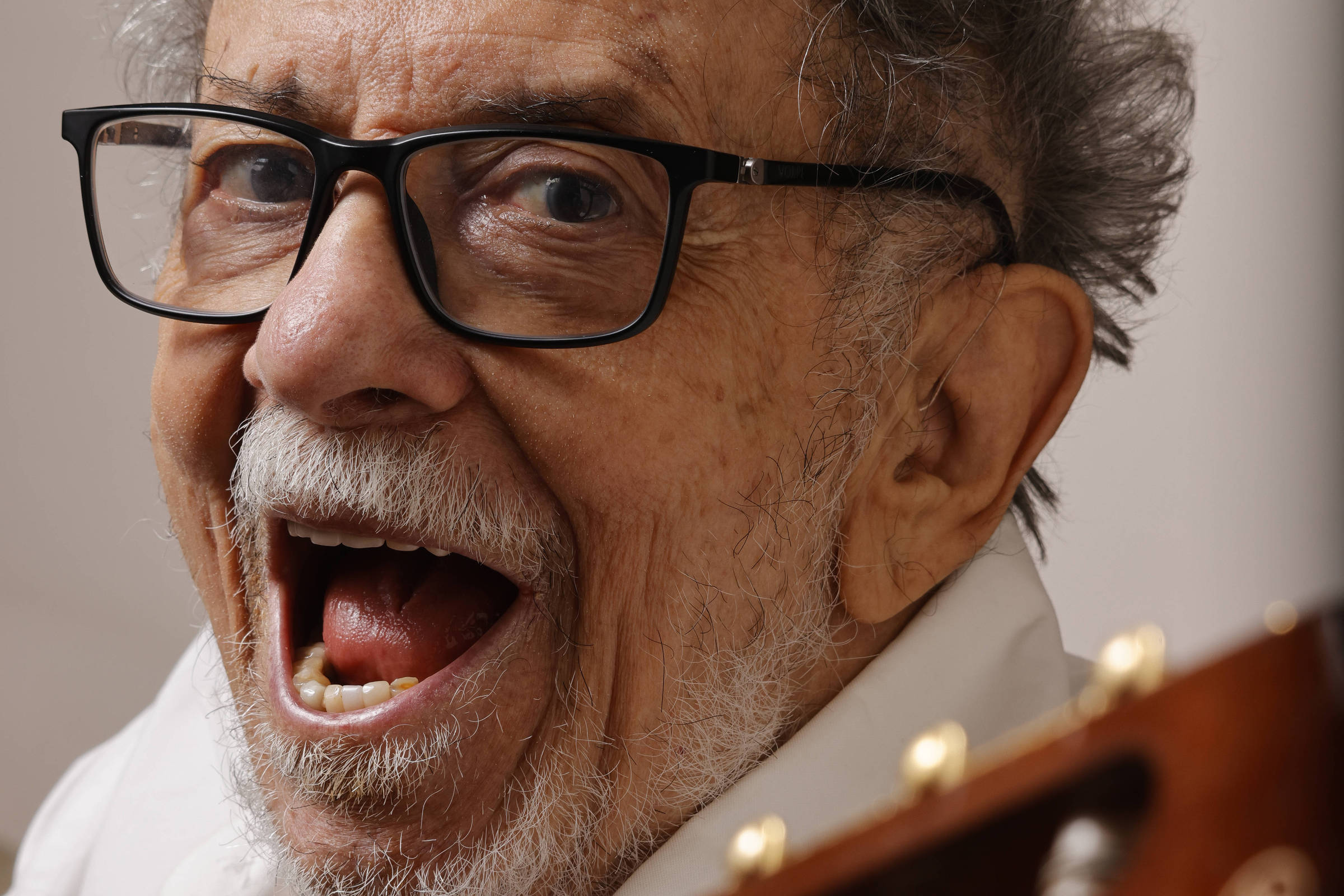 Tropicalista radical, Tom Zé completa 90 com obra que implode o bom gosto
