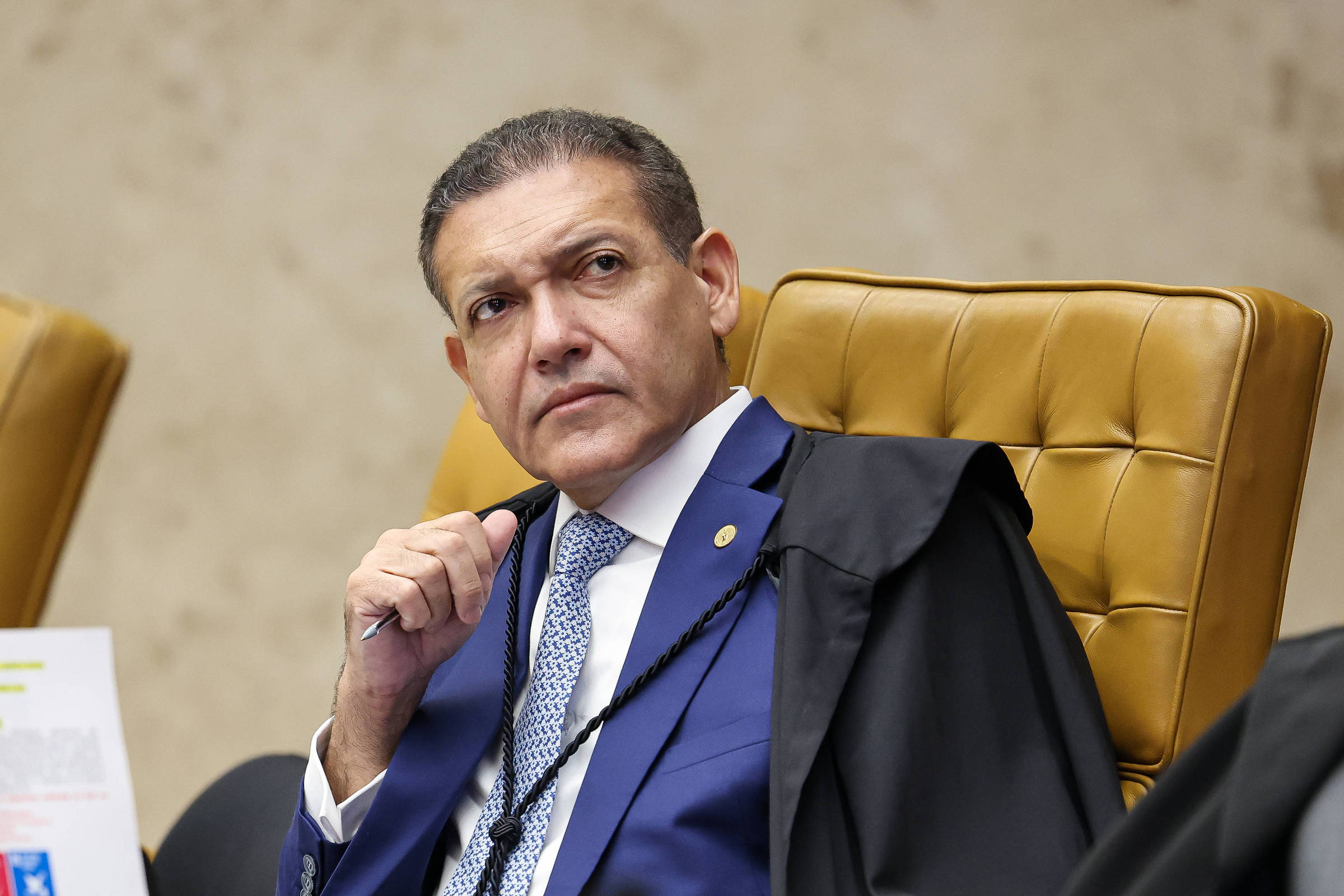 Kassio proíbe distribuição de jornal de sindicato dos petroleiros a pedido de Flávio Bolsonaro