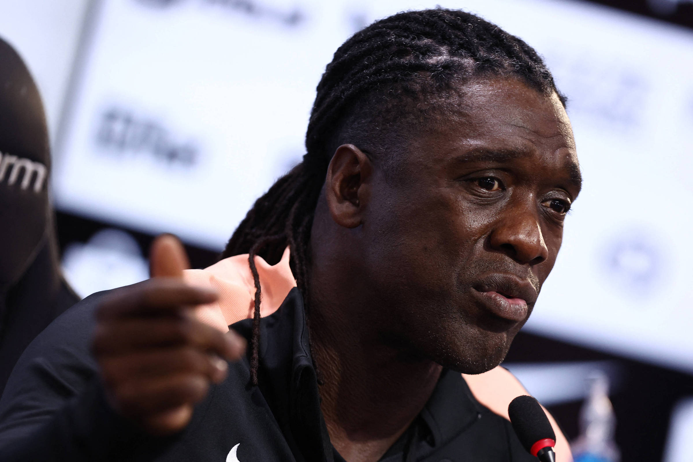 Seedorf diz que Corinthians é um dos 'maiores clubes do mundo', mas foge de pergunta sobre futebol brasileiro