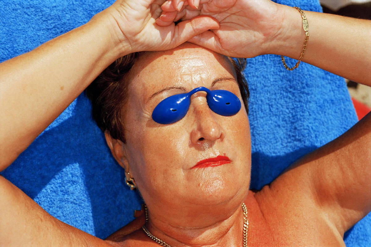 Martin Parr documentou a pasteurização da cultura e do turismo em tons berrantes