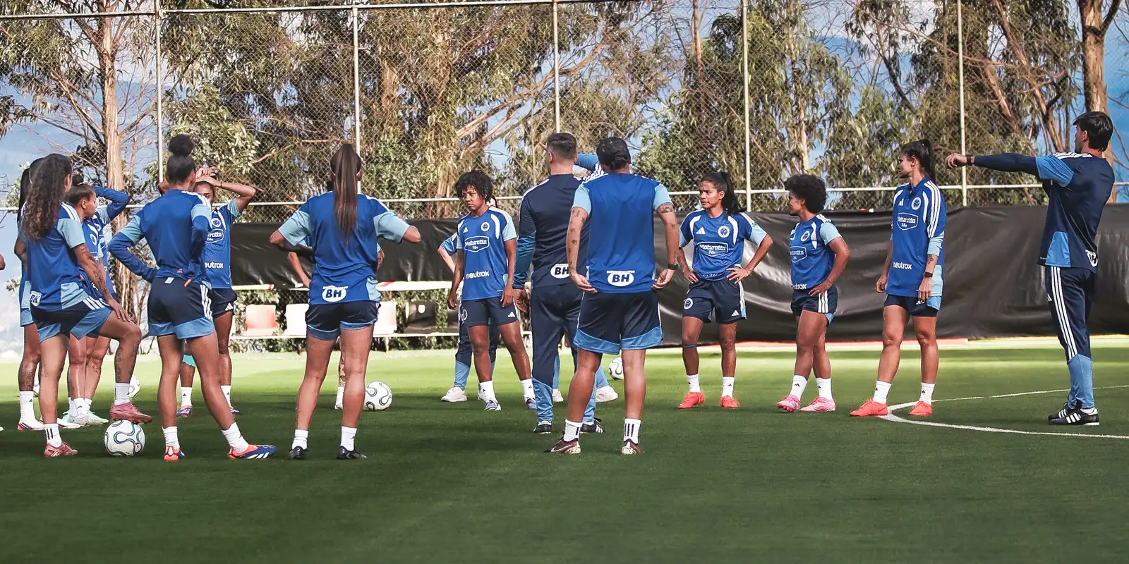 Libertadores Feminina: Cruzeiro resiste à altitude e vence na estreia