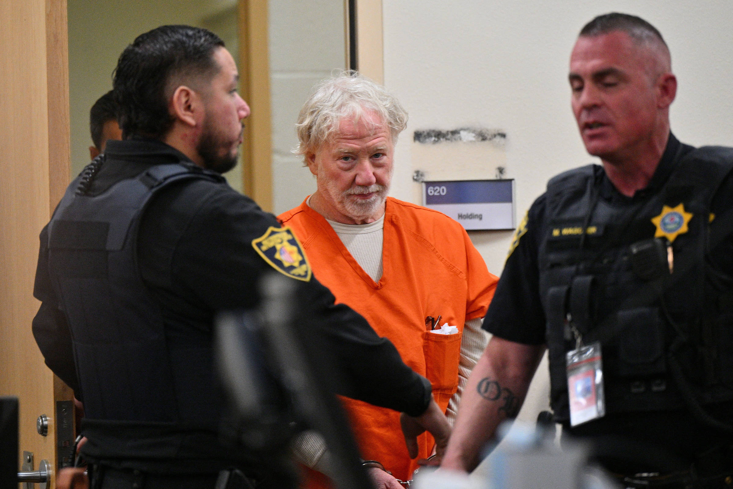 Caso de Timothy Busfield é arquivado por falta de imparcialidade, decide juiz