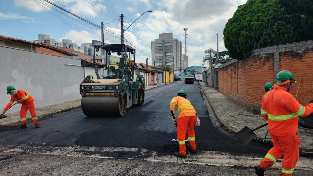 Programa Rua Certa avança com mais serviços de recapeamento em Taubaté