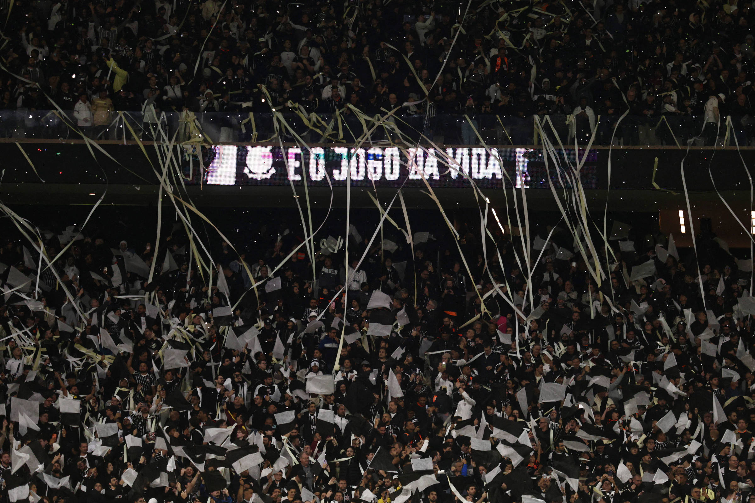 MP recomenda suspensão da torcida Camisa 12 por tentativa de intimidar jogadores do Corinthians