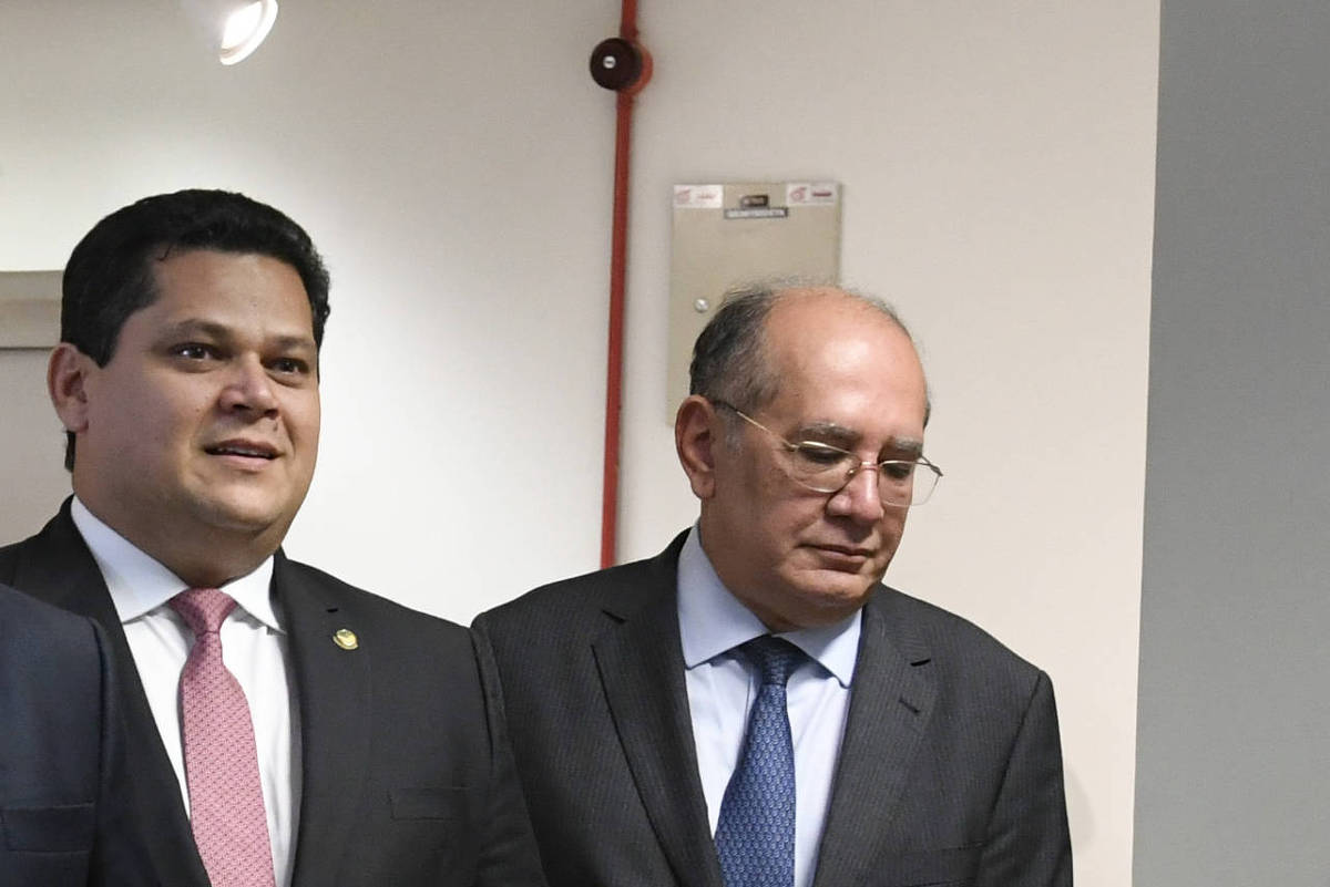 Alcolumbre viu excesso em ordem para apreensão de passaporte de Flávio e procurou STF para reclamar