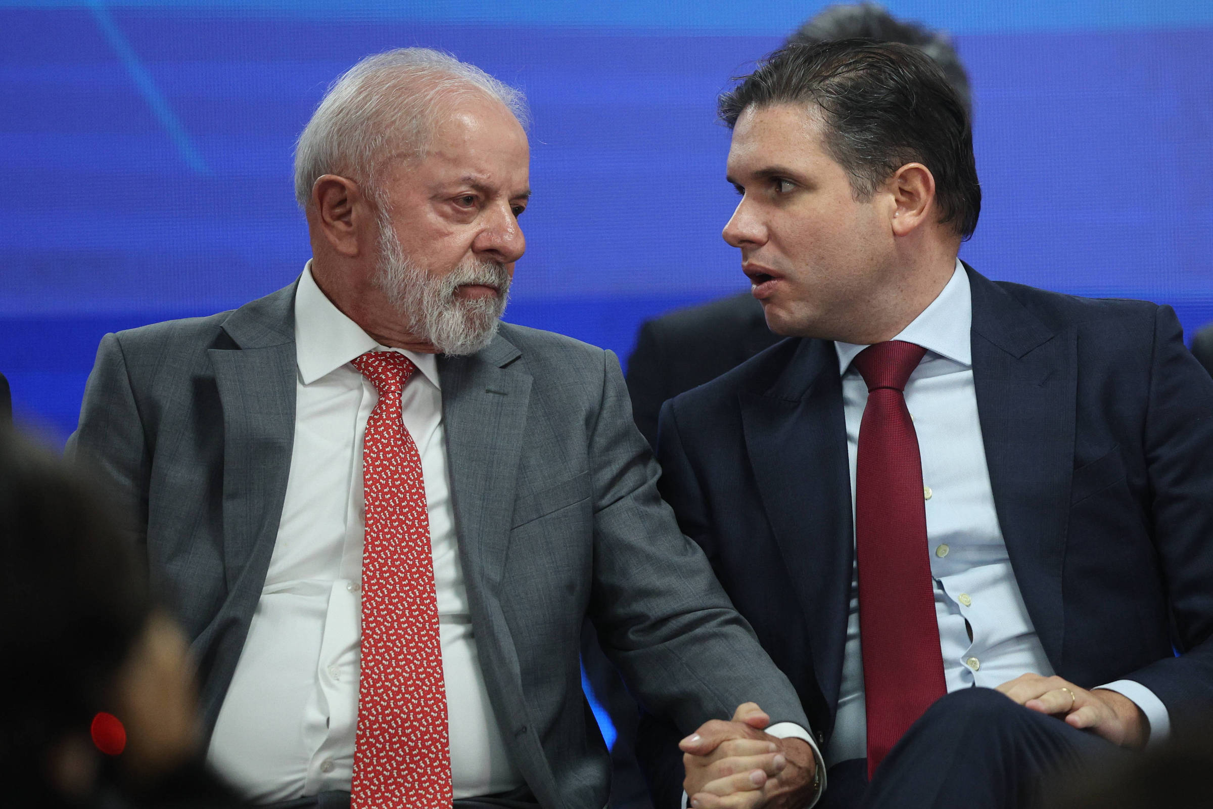 Ala do centrão ameaça poder de Motta, que tenta se aproximar de Lula por sobrevivência