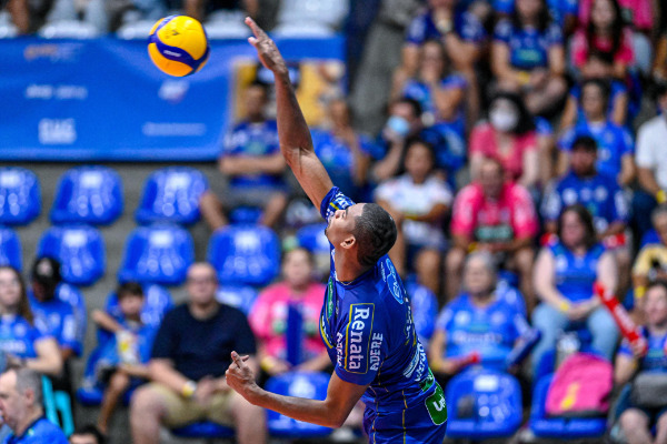 Vôlei Renata soma ponto em casa antes da disputa do Sul-Americano
