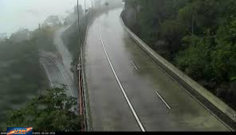 Chuvas mantêm Serra Antiga da Tamoios fechada e trânsito opera sob restrição