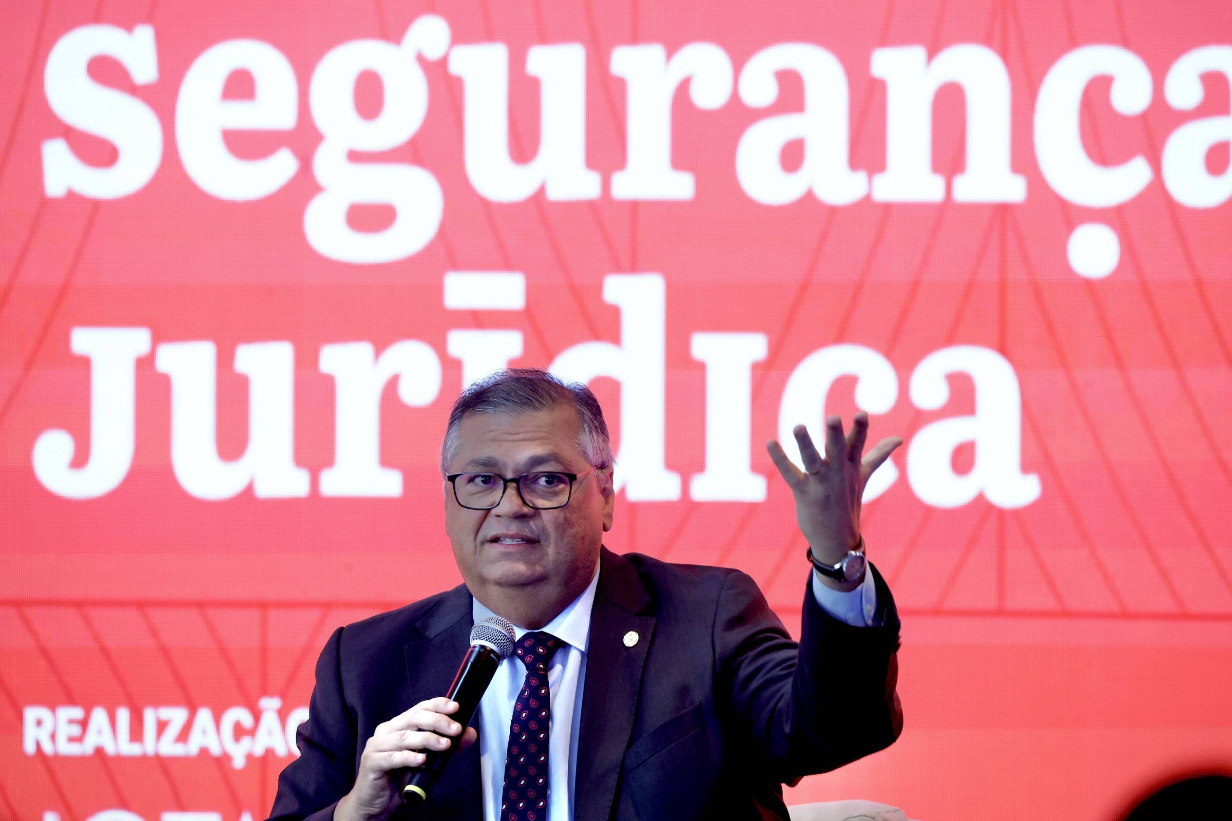 STF tende a confirmar liminar de Dino sobre penduricalhos em aposta para limpar imagem