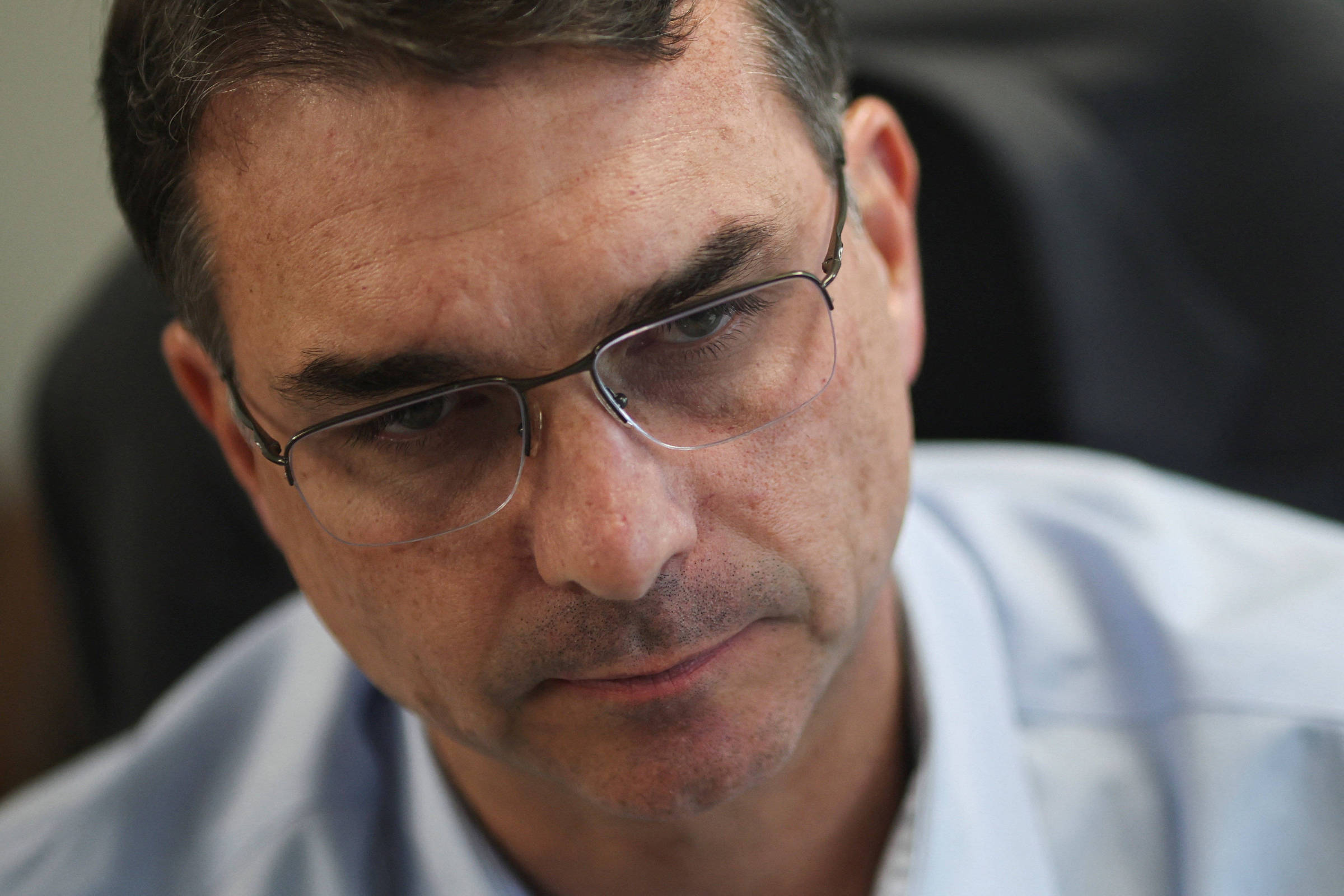 Briga no clã Bolsonaro dificulta acordos e plano de projetar Flávio como moderado, avalia centrão