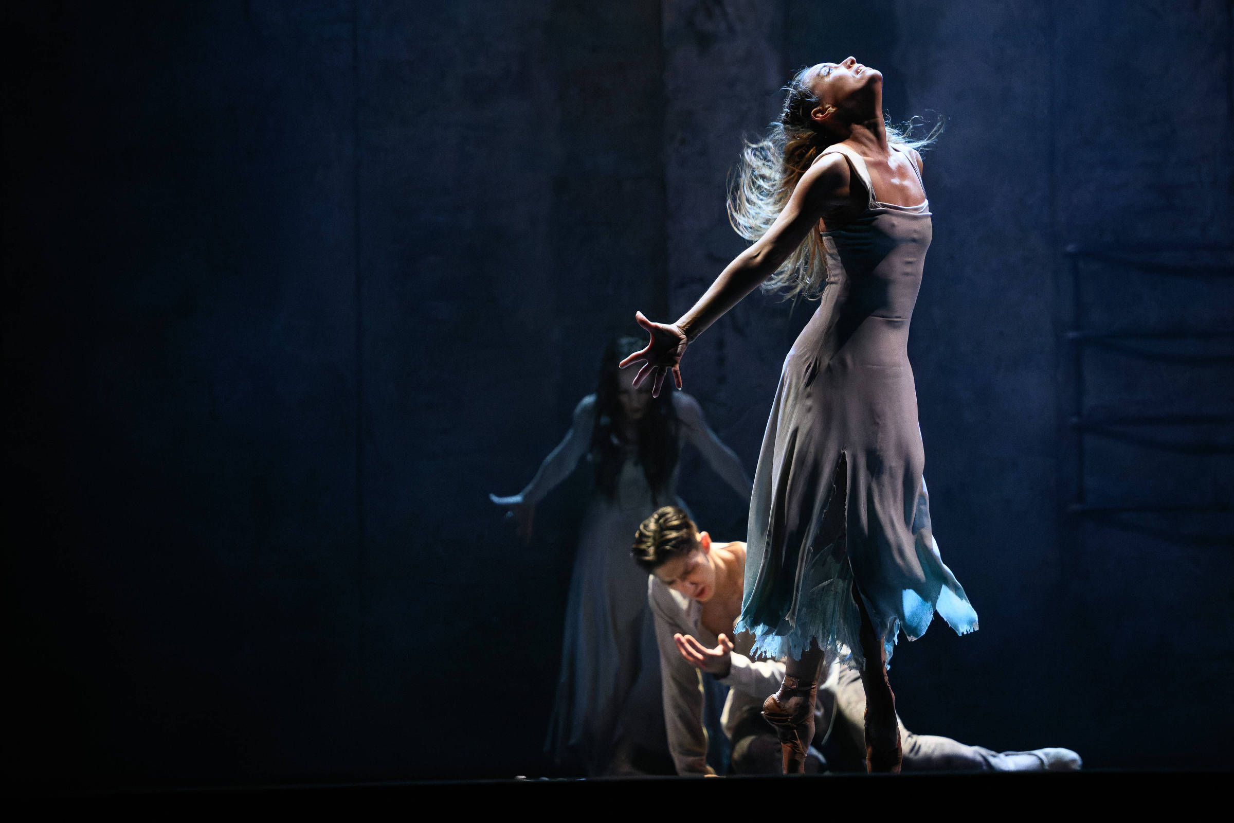 Brasileiras estrelam leituras diferentes do fantasmagórico balé 'Giselle', em Londres