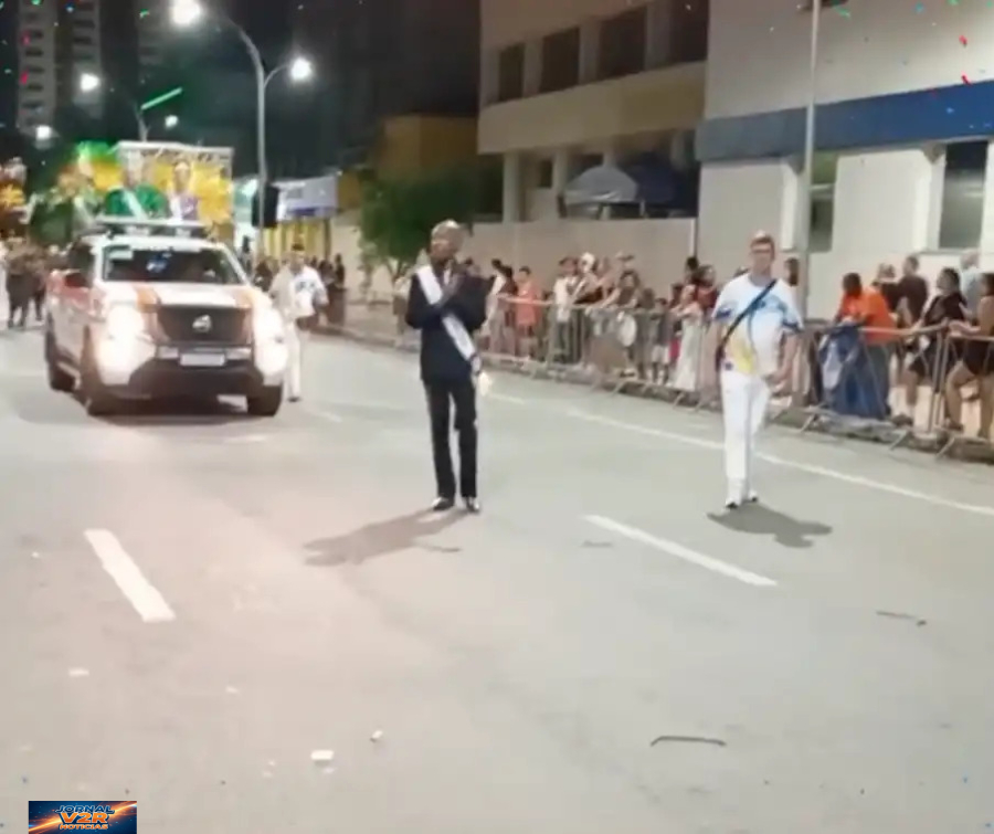 Veículo da Defesa Civil é utilizado como carro alegórico durante Carnaval em São José dos Campos